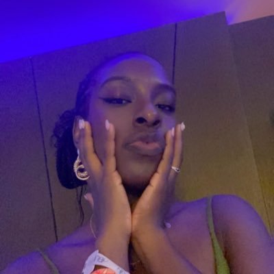 valentine• GreatInn’s adopted daughter• atinyzen •talking to the Moon 4.19🌙🤍• 🇧🇧🇻🇨•