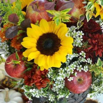 Sunflower_Apple's profile picture. mom, wife, artist, gamer
