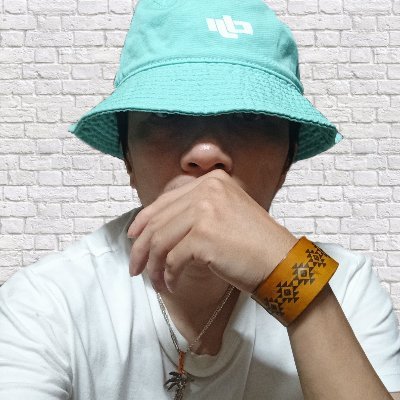 世界上最遗憾的事莫过于:
千年前我站在光轴上对着你笑;
千年后你站在同一纬度上抱着影子哭;
不论多久的等待,
都抵不了彼此错过的痛彻心扉!
——愛💔夏风满帆🌻
(抱恙在身💊,小休一阵ฅ😸ฅ。谢谢大家!🍏)