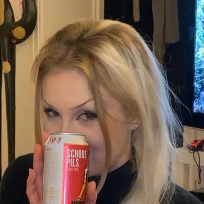 hun/henne - tweeter på vegene av meg selv og mordi (hun hilser og sier unnskyld for det som skjedde)