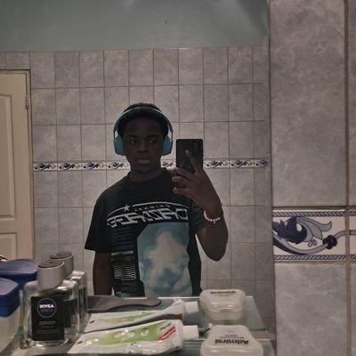 namingha_jr's profile picture. Don't follow me if you like capitalism •
• Venus as a boy •
• 20 •
🇲🇼