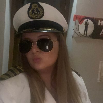 ELilliLDWorman's profile picture. small girl with a big dog (not a euphemism) & a Meatball & a Herbie 🐶🐶☀️ 🌊 PUP & WSL ⚽️ F1 🏎