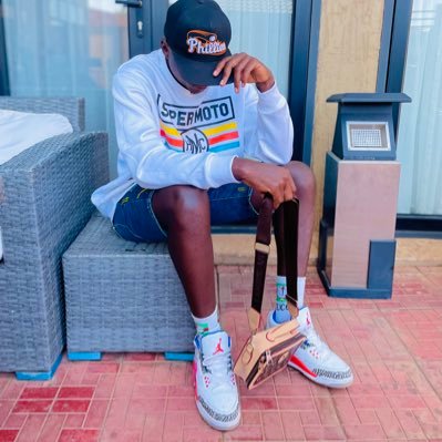 Instagram :@kamona_boy
youtube ; @kamona_111
Tik tok ; @kamona111
Facebook : @célèbrekamonaboy