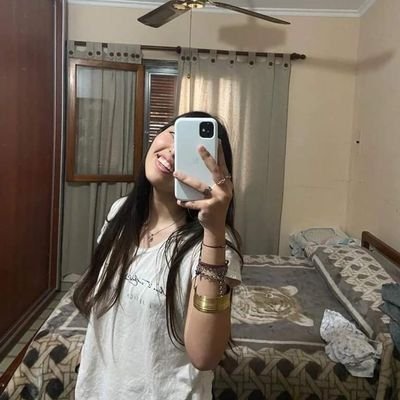 •🎂04/03
•19%
•Pisciana
•The smile is the only virus that does not harm the soul•
•08/04😇❤️-09/08😇❤️