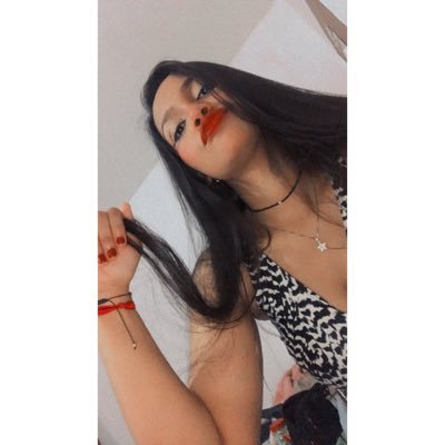 27 (considerando ser Kurt tbh). || Med student🤍🥼-at least I’m tryin’- Hablo mucho, amo mucho y después lloro, sisoi. Canto 24/7 y puro DIY. Rock🖤