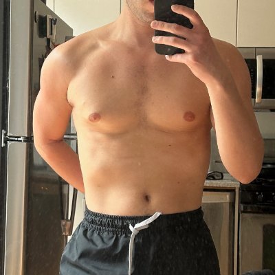 Alt. Brooklyn based hung top. Big 💦. DMs are open.