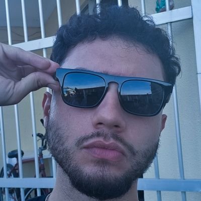 apenas um personagem schizo.
querido diário...