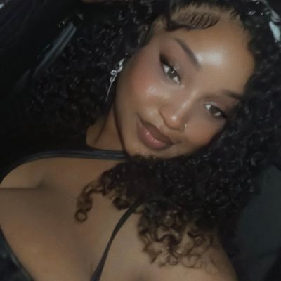 Unapologetic Black Hottie 💅 DSU Alumna👑 | SAS18’ | well traveled @myamonetxo