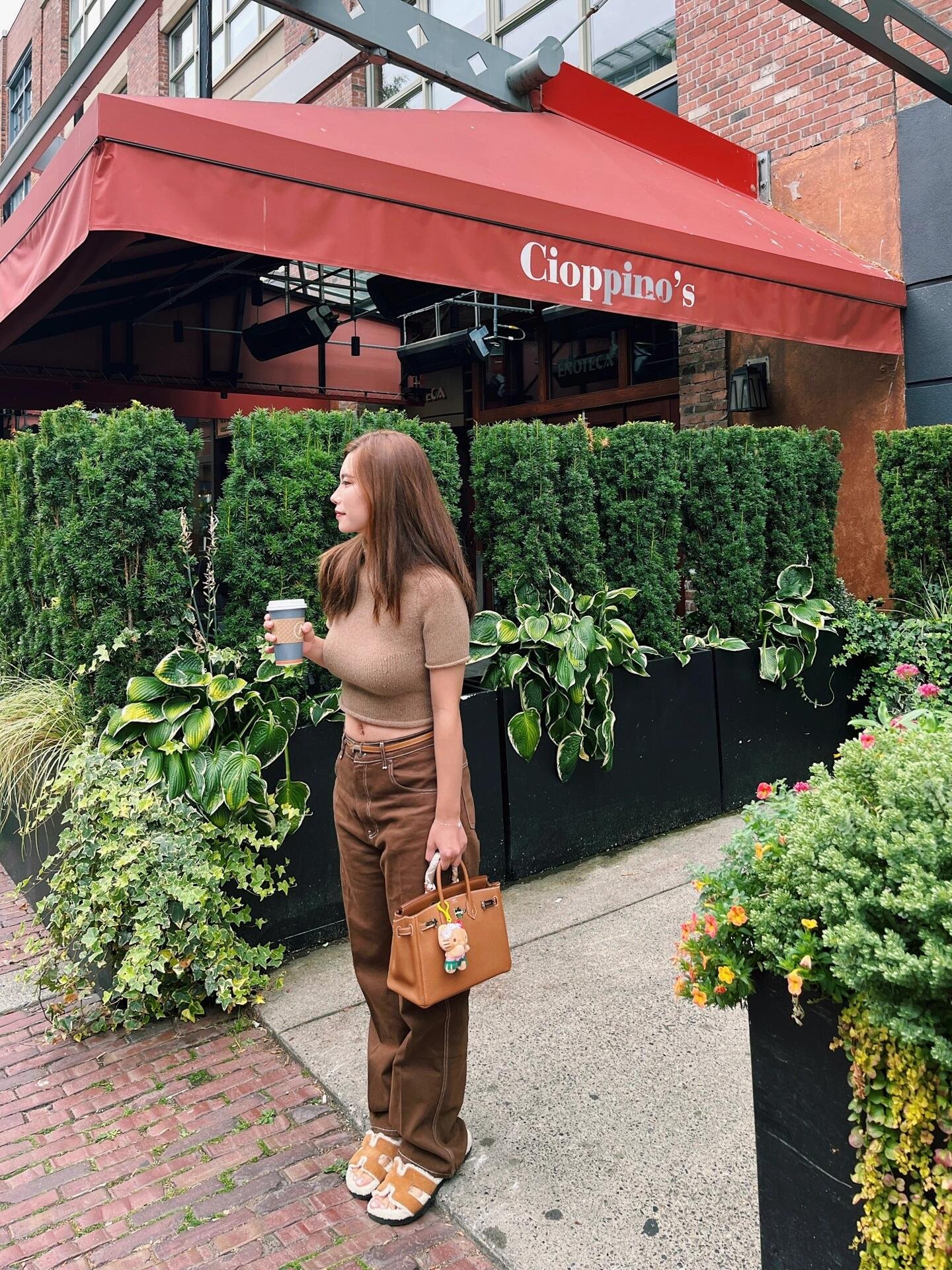 q5U6w71MMbC7J3's profile picture. 