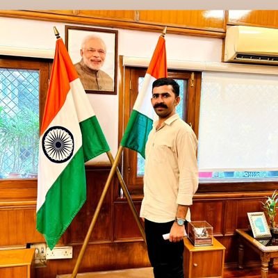 की सोते हुए जीवन मे रणभेरी बजा देना,
फिर चाहे तो अरमानो की होली भी जला देना,
मन मे फुल खिले खिलकर ज