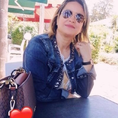 من يفرط بالجواهر النادرة 💎🌹👑يقضي العمر يجمع الحصى 🥀📩
