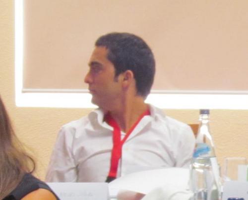 Ingeniero, consultor, madridista y belenense.