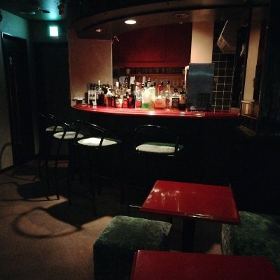 bar_hitori_ike's profile picture. 池袋に一人でしか入店することのできない、お一人様限定BAR『ひとり』がオープンしました！全員お一人様同士！自然と会話が生まれるような一期一会の場を提供したいと思います。 営業時間は18時～年中無休