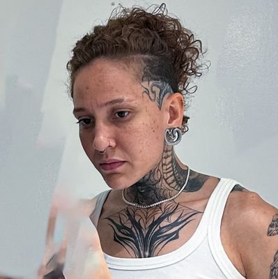 • Em silêncio me deito, sem processos me levanto.
• Sou a senhora dos anéis em https://t.co/Tdg9ds3CpT