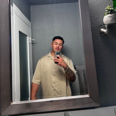 rogerramos2355's profile picture. 68W⛑ 🕊Dad &Guello