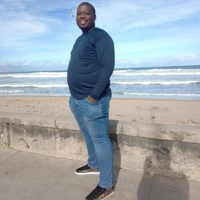 ndinisa_xolile's profile picture. I just love politics and life