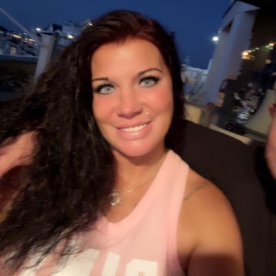 CharlieQueenBi1's profile picture. Only The Strong Survive