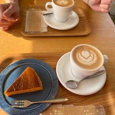 文学部言語学専攻卒業→大学職員。一意専心 好きなもの→化学、分類学（特に鳥類と節足動物）、語学、タンザナイト、大須商店街、ドイツ、ロシア、インド、パキスタン、イギリス、シリケンイモリ、カブトエビ、ゴジュウカラ、昭和の文化（温泉街•商店街巡り）、A-ha、Blue Mercedes、太陽系外惑星