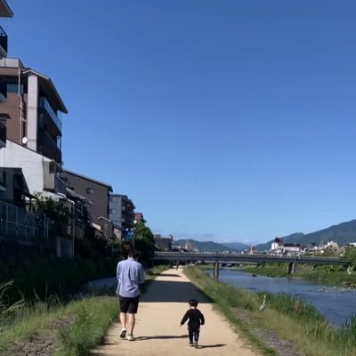 フリーのソフトウェアエンジニア(データ分析/機械学習/システム開発設計)、社会人博士課程在籍(情報検索)←バックエンド(Python/Go)←SE(AWS/GCP)←画像認識アプリ開発(C#)←半導体開発(Device Simulation)←修士(量子光学)←理学部(物理)