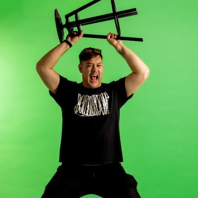 Australias tallest DJ
Not a damn clue how to Twitter