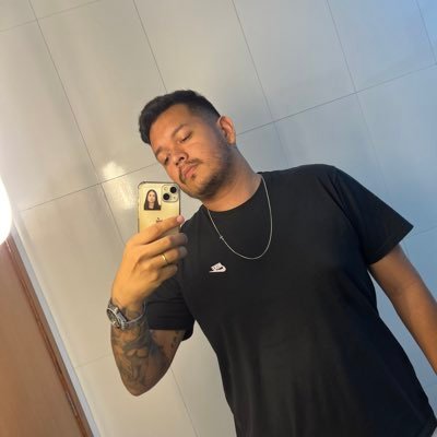 não adianta a abelha explicar pra mosca que mel é melhor que merda