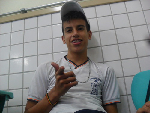 Nao mudo minha personalidade para agradar os outros, mudo para ser feliz (H)