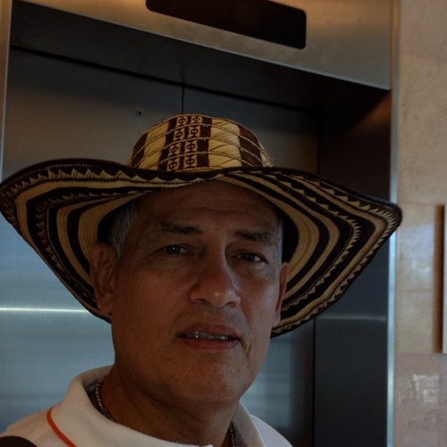 Arquitecto, cocinero e investigador de la gastronomia Colombiana.