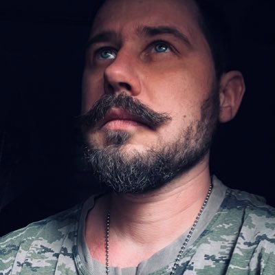 Під керівництвом не знаючих, робимо не можливе для невдячних.