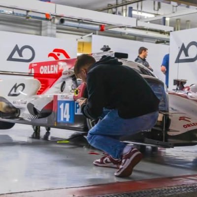 jajalerigolo's profile picture. J’aime bien les tutures rouges qui roulent vite, très vite