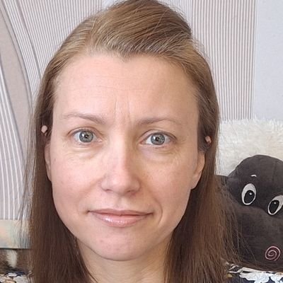 finanšu vadītāja.ekonomiste.
playing games.
drošības pētniece.elektronikas entuziaste.