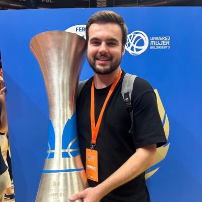 Periodista.
Hablo de Baloncesto, concretamente Valencia Basket y alrededores. Aunque nunca descartaré hablar de fútbol, Formula 1 o lo que me pueda apetecer.