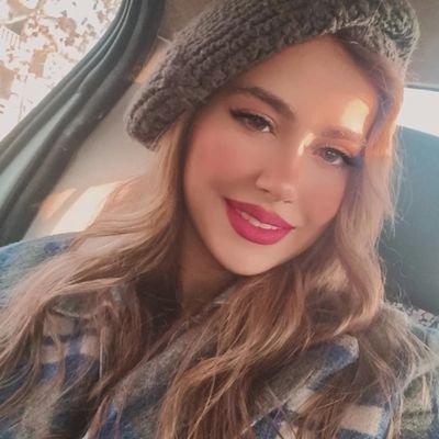 🦄
هیچ نیست
جز پیج و تابِ سرخسی
این جهانِ گذرا.✦