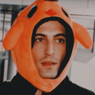 ohheymickey's profile picture. (she/her)

blink, lesbiana y flopera