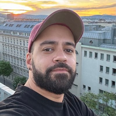 iago, igual o papagaio do aladdin (inclusive o mau humor) https://t.co/70wtHw3T0A