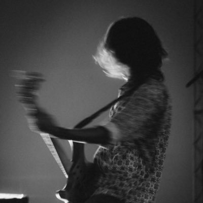 baixista da Morro Fuji, artista compositor e produtor no O Marajó e no Harvest Haze - eh o rock vamo de dale