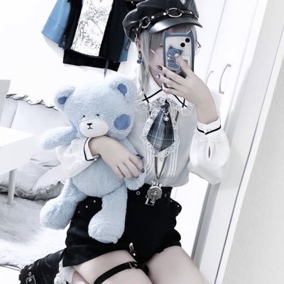 ✨ あっちゃん✨ 青髪のおねえさんです