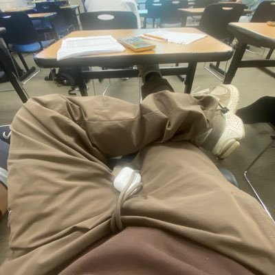 Ilovelatinas6's profile picture. i’ve given up on me, i think i’m in too deep