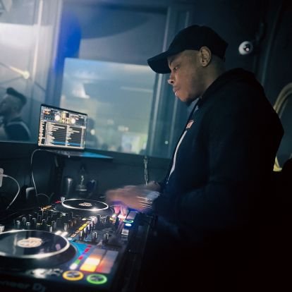NIBZMUSIC's profile picture. 📀 | DJ                                                                                   🎵 | Music Producer 🎴💻🎴