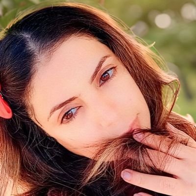 كاتبة وشاعرة ومفكرة ...عاشقة للفن والتعليق الصوتي
متحدثة تحفيزية...مدربة وعي ذاتي،معالجة شعورية 🧡🟣🧡