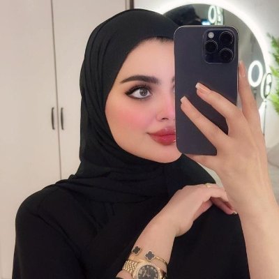 لا وقَت للأبواب المُغلقة والفُرص المُنتهية، فصاحب القُوة الأَعظم هُو الله ، وصاحب الفَتح الأَعظم هُو الله متى ما اتصلت بالمَصدر ، يُصبح كُل شيءٍ ممكناً ..