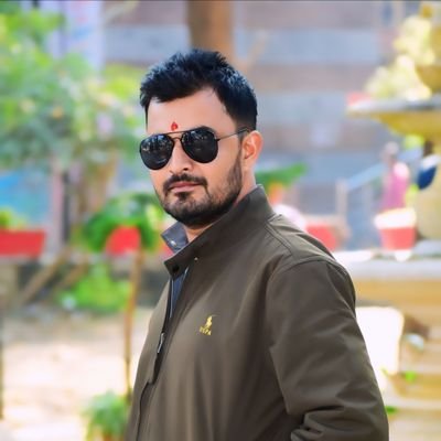 MansuriyaPk's profile picture. दिल से ज़्यादा महफूज़ जगह नहीं दुनिया में पर;
सबसे ज़्यादा लापता लोग यहीं से होते हैं..!