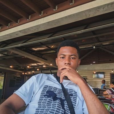 Defoeryan's profile picture. 🧑🏽‍🎨 I code & Design 👩🏽‍💻
🇩🇲Born & Raised
✝️ Christian