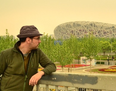 Akondia_'s profile picture. Vivo la globalización en un asiento 2C, un reloj de doble uso horario y mi MacBook Air. Y aunque la disfrute, sigue siendo exótico volver a Eibar o a Donosti...