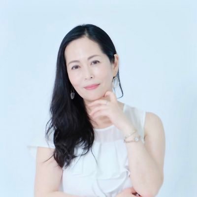 pupiltonefarbe's profile picture. ハーブティーと薬膳と鍵盤ハーモニカの人。 心身を調和して健やかに美しく暮らすのが得意🎶 ハーブティーブランドToneherbaプロデュース。薬膳×ハーバリスト、鍵盤ハーモニカグランドアンバサダー、ドラムサークルファシリテーター、鍵盤ハーモニカオーケストラ＊ソラノオト統括リーダー、東洋美食薬膳協会本部講師