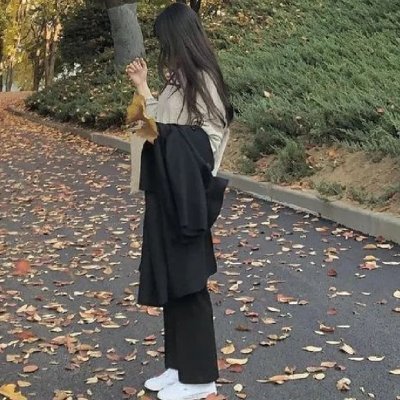 Daisy61506094's profile picture. To live is the rarest thing in the world. Most people just exist .