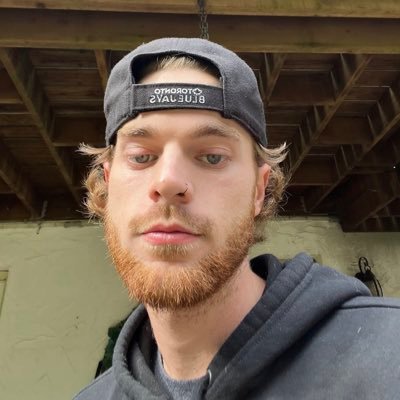 itsHewi's profile picture. 25 l 🇨🇦 | I build stuff, smoke lots of weed, and shoot stuff in FPS games