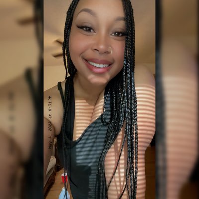 __monicawaslike's profile picture. 