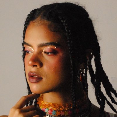 ⋆ estrategista criativa, modelo e artista plástica ⋆ penso muitos pensamentos ⋆ Dom ⋆ ela|dela 🖤