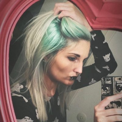 𖤐 The pink haired 🐸 lady from twitch 💕 DBD and variety content ❤️