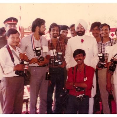 Photo-Journalist
& Wildlife Photographer
वाइल्ड लाइफ फोटोग्राफी मतलव धैर्य .सर्कस के बाहर जंगल मे शेर वो भी मोटरसाइकिल पर पहली बार कान्हा में देखा था